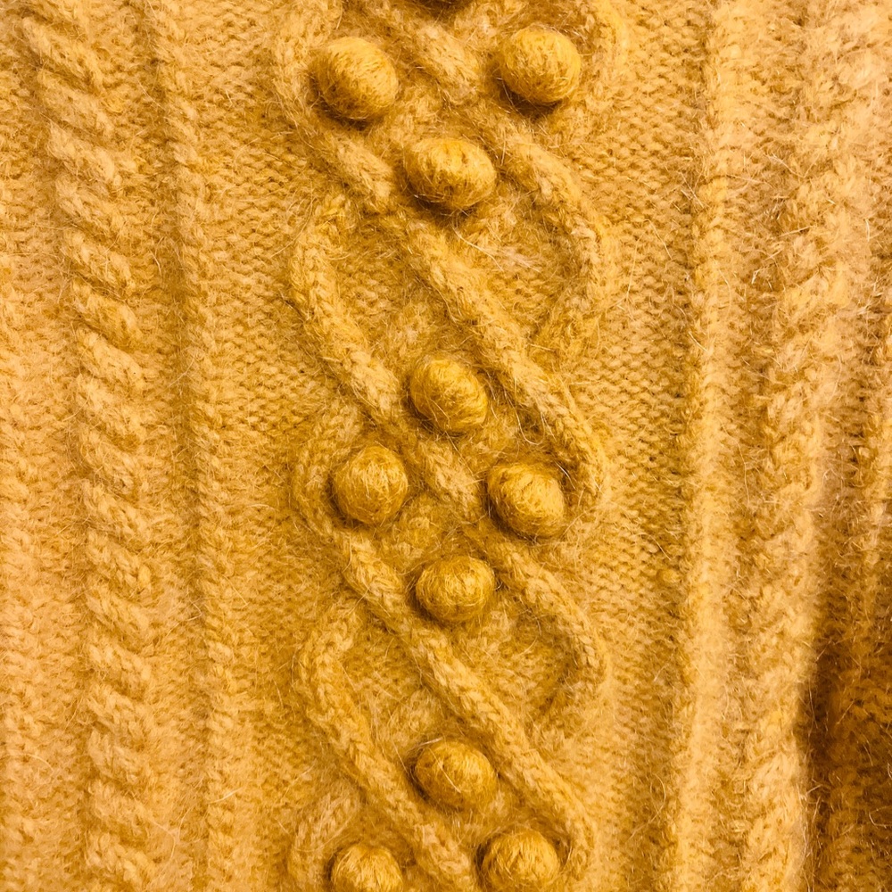 XS Long-Sleeve Yellow Knitted Sweater (very warm and thick)